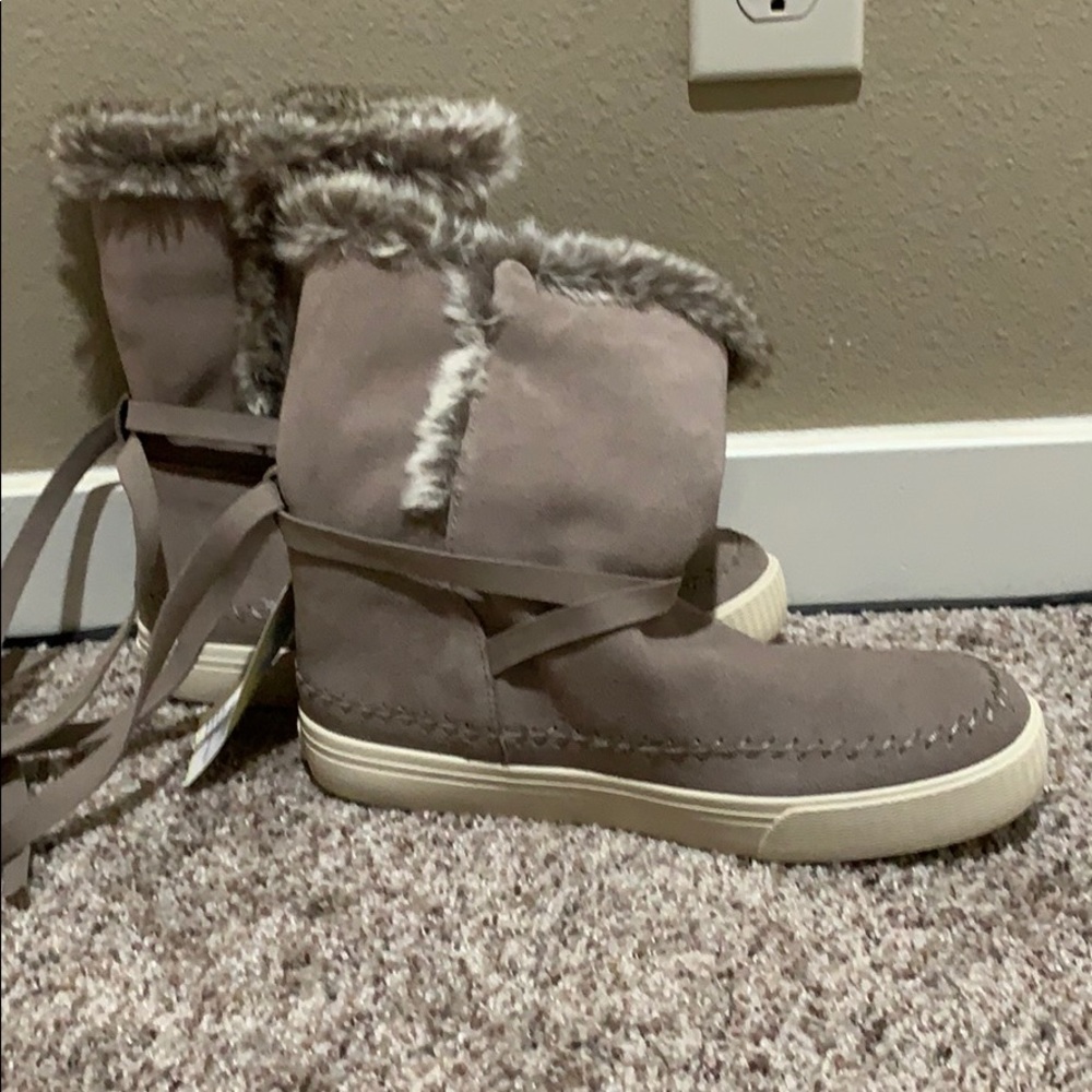 Toms Women’s Vista Boots, size 8.5- New With Tags